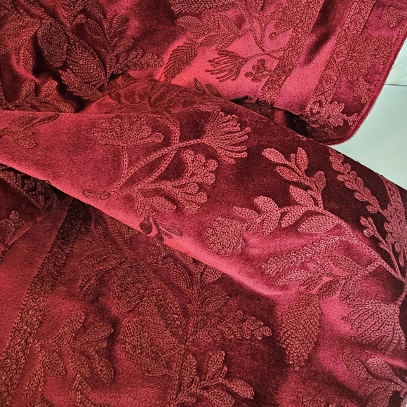 Velvet Embroidered Table Runner - Picture 5 of 14